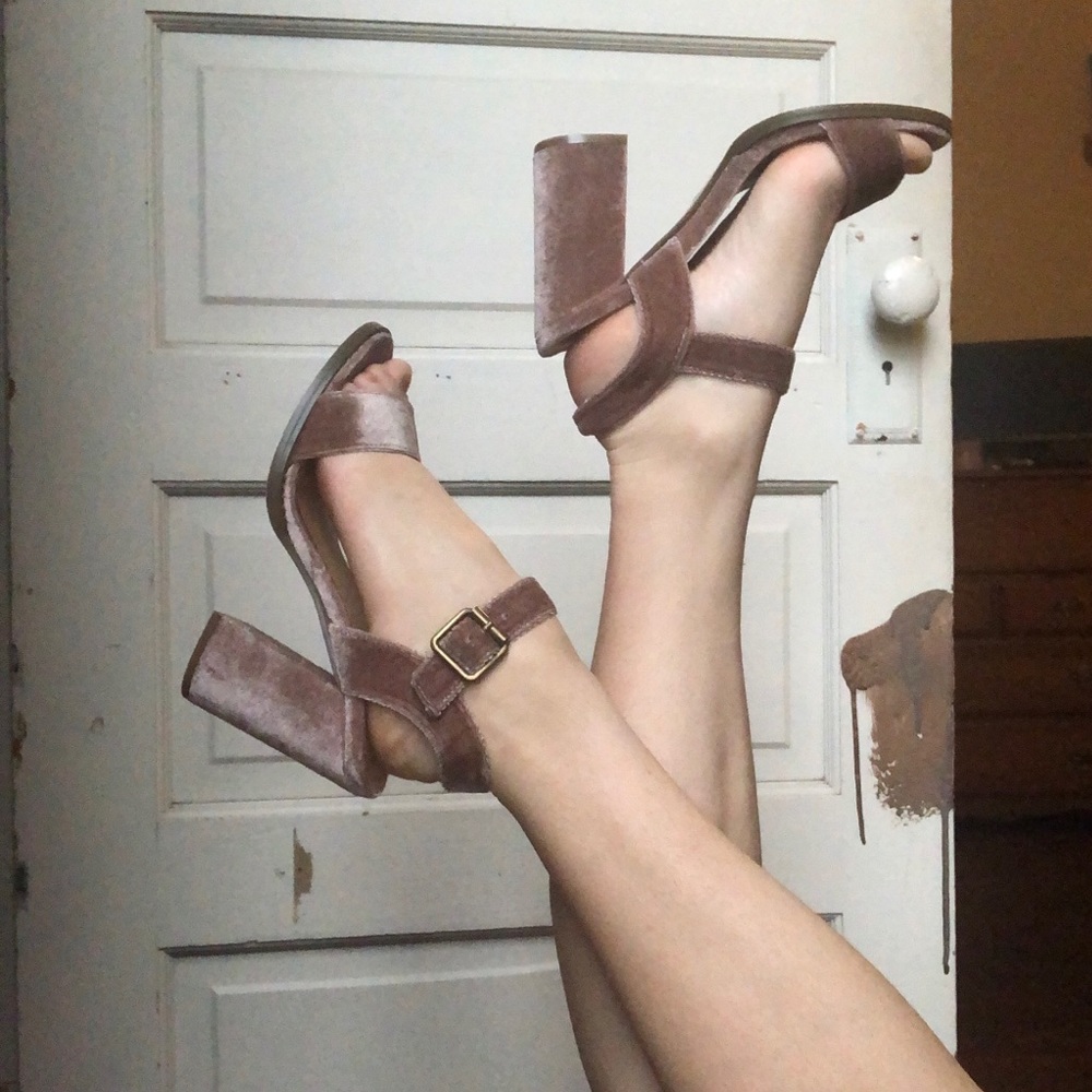 *Like New* Mauve Velvet Heels
